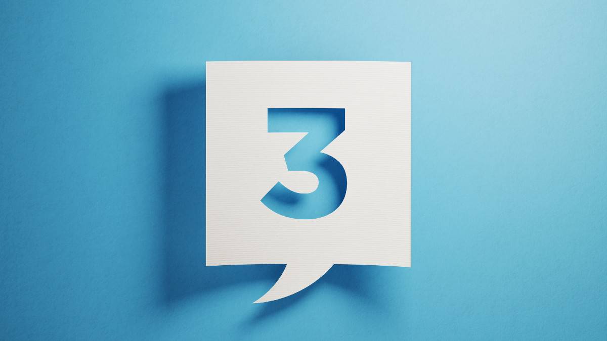 Number three written on white chat bubble on blue background