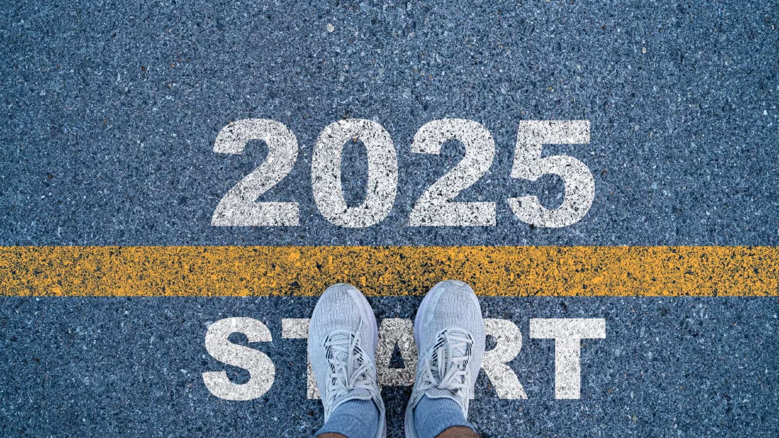 Runner standing at the starting point with 2025 year for starting in new year 2025 to achieve business planing and success concept.