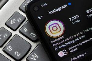 Buying Instagram followers is a great way to quickly grow your popularity on this platform. Thanks to this, you can increase the number of views of your posts, engagement and profile visibility.