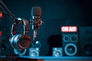 Do you want to know what leading news organizations use to produce audio clips that reach all types of listeners?