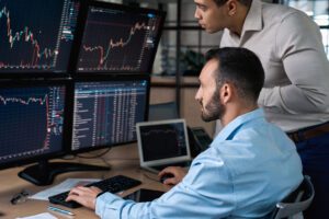 As traditional hedge funds continue to explore the digital asset space, a new breed of funds is making waves among institutional players and high-net-worth individuals: the crypto hedge fund.