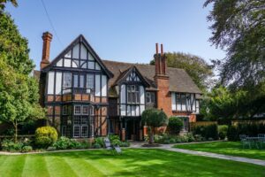 Wealthier homeowners hit as banks raise mortgage rates amid inflation fears