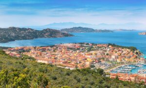 Buying a home in Italy, whether it's a countryside farmhouse or a historic city center apartment, remains a goal for many investors. Several factors contribute to the growing interest in Italy’s real estate, including still-competitive prices compared to other countries, specific tax incentives and the widespread adoption of remote work.