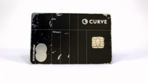Lloyds Banking Group is in advanced talks to acquire Curve, the British digital wallet start-up, in a move that would deepen the bank’s presence in consumer payments and take on tech giants like Apple and Google.