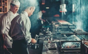 Independent restaurants are being forced to offer hefty sign-on bonuses of £1,000 or more for chefs and other kitchen staff as the shortage of skilled workers tightens in the busy festive season.