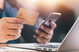 Spending short periods of time shopping or browsing online during work hours is not a sackable offence, a UK judge has ruled in a case that awarded an employee more than £14,000 in compensation.