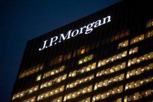 YouLend has announced the completion of a private securitisation transaction with global financial services firm J.P. Morgan as a senior lender and Castlelake, L.P. providing subordinate debt.