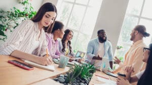 Graduate employment has slipped back to pre-Covid levels as a weakening economy depresses hiring and unwinds the temporary post-pandemic surge in opportunities, according to new research from Prospects at Jisc.