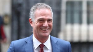 The government has made a £25 million investment in Kraken Technologies in a bid to persuade the fast-growing artificial intelligence business to list in London rather than New York.