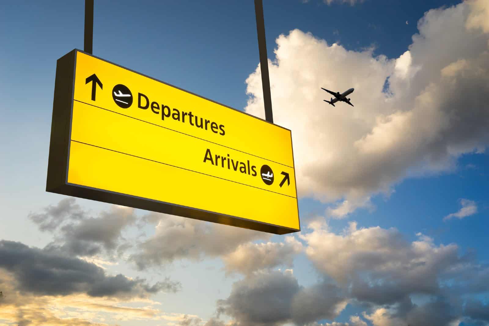 Departure & Arrival sign, representing selling and buying in a portfolio
