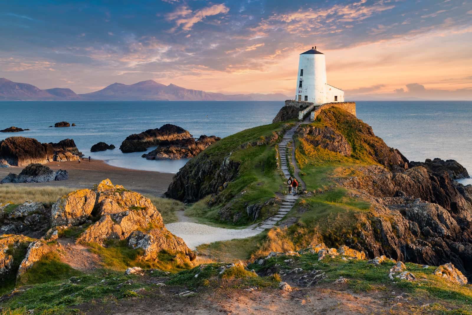 TÅµr Mawr lighthouse (meaning "great tower" in Welsh), on Ynys Llanddwyn on Anglesey, Wales, marks the western entrance to the Menai Strait.