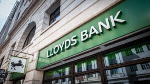 lloyds-returns-billions-investors-profits-beat-forecasts