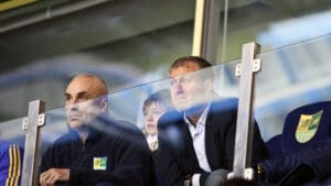 The UK government is facing mounting political pressure to unlock £2.5 billion in proceeds from the sale of Chelsea Football Club, as opposition figures warn further delays risk undermining support for Ukraine.