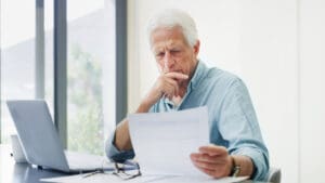 Fresh analysis suggests the government’s proposed £2,000 cap on National Insurance relief for pension contributions could disproportionately affect middle-income workers, despite being framed as a measure targeting high earners.